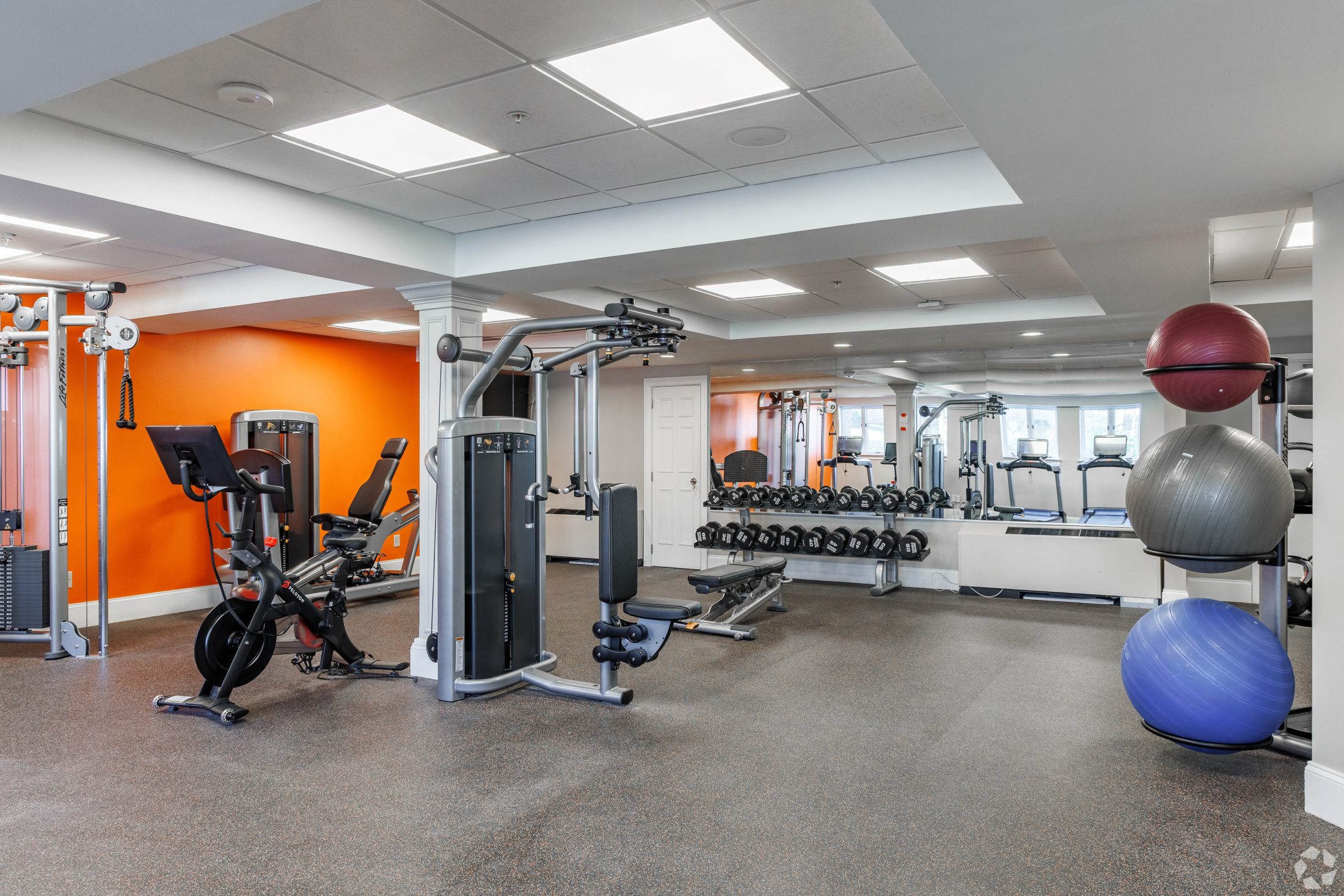fitness center at off campus apartments in syracuse